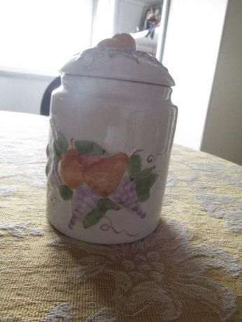 Jar with fruit-patterned lid442324076043315200