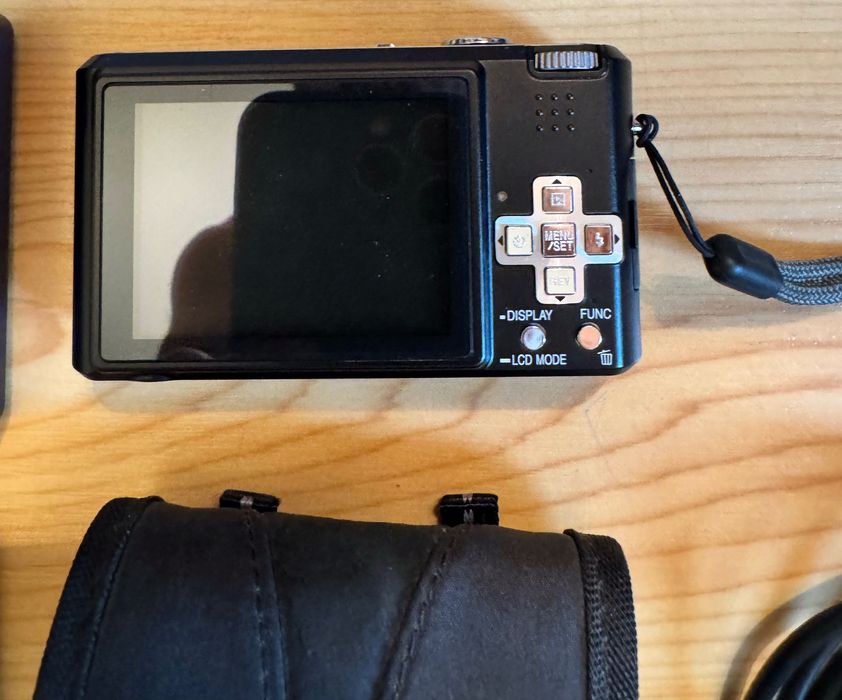 Máquina Fotográfica PANASONIC LUMIX DMC-FX100