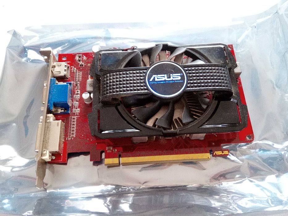 Placa de Vídeo ASUS RADEON HD6670-2GD3 GDDR3