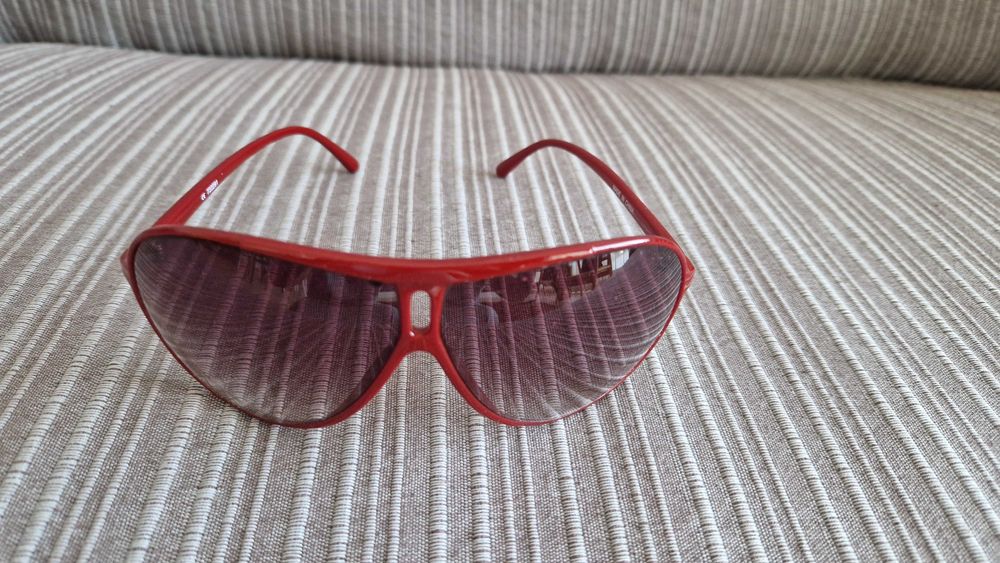Óculos de sol armação vermelha NOVOS