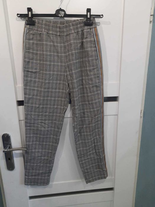 Spodnie w kratę damskie