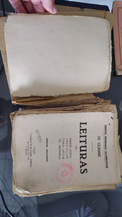 Conjunto antigo de manuais de português com mais de 70 anos