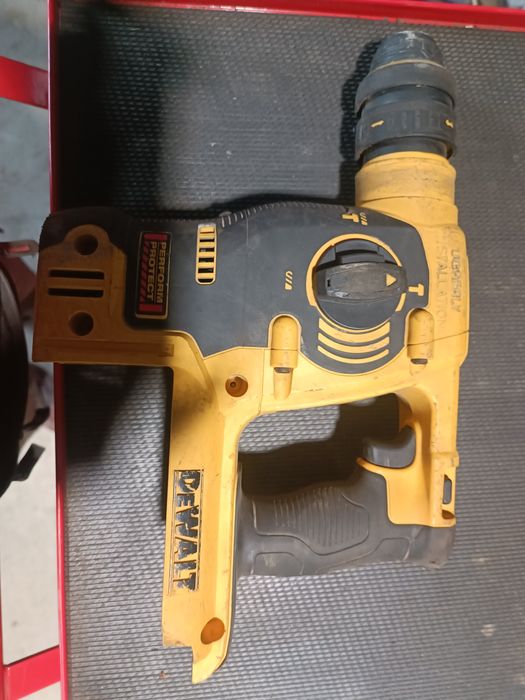 Młotowiertarka DeWalt dch364