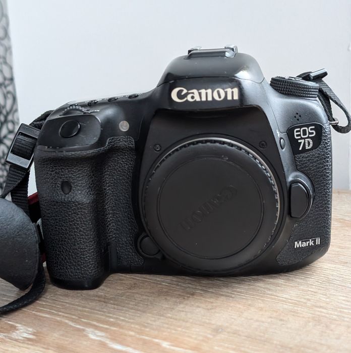 canon 7d mark ii - купити цифрові фотокамери - Ціна на OLX.ua