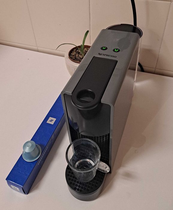 Máquina café Nespresso KRUPS Essenza Mini
