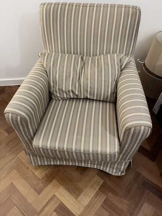 Sofa individual com almodada