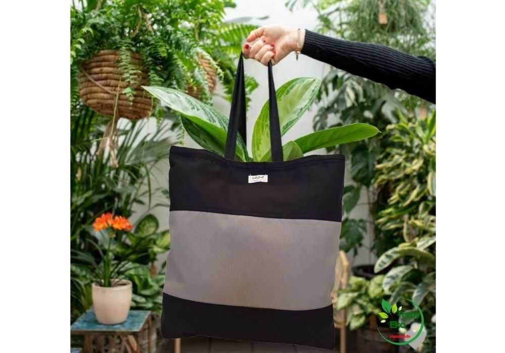 Elegancja i Wygoda na Co Dzień – Torba „Navy Blue with a Gray Stripe”