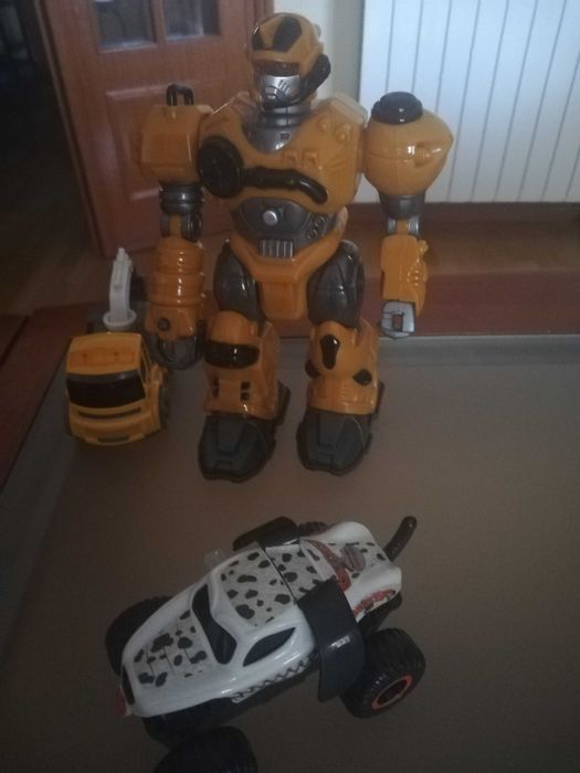 Boneco Robot e carros