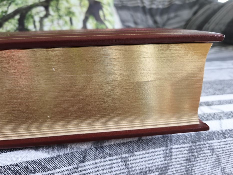 Vendo Bíblia Sagrada- edição 2005 + cx e medalha  João Paulo ll