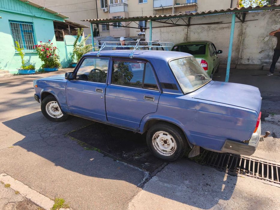 Автомобіль ВАЗ 2107