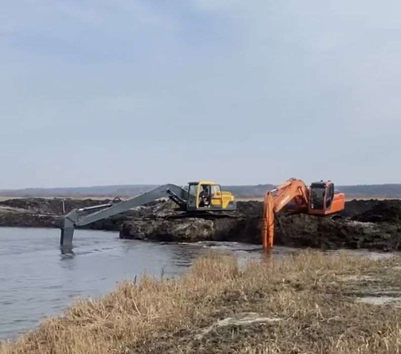 Гусеничний ескаватор