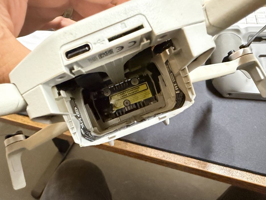 DJI Mini 4 Pro Fly More Combo – Acidentado / Para Peças