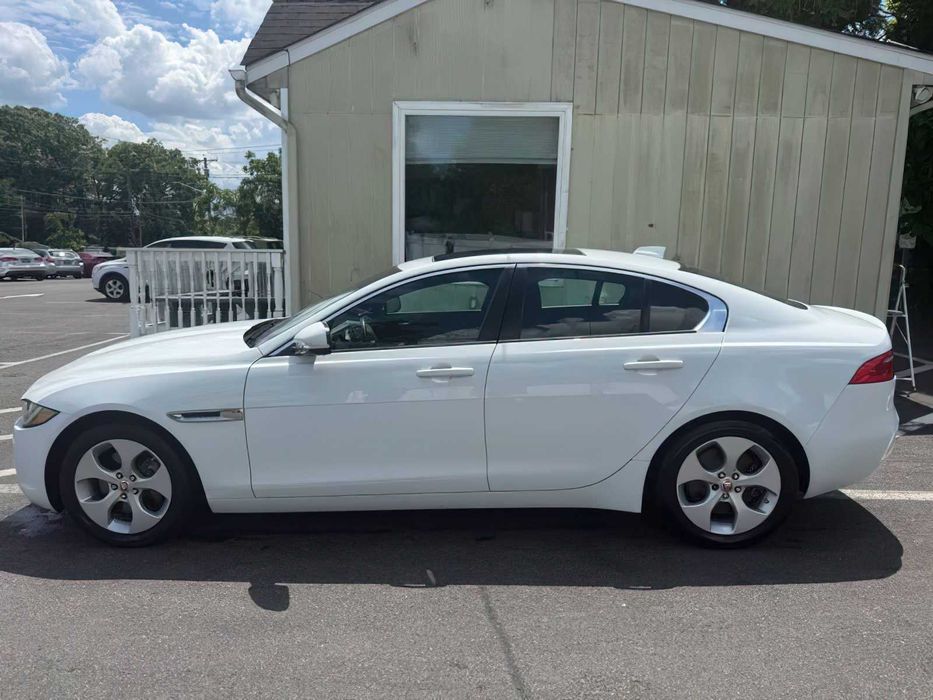 Jaguar XE 25t      2018