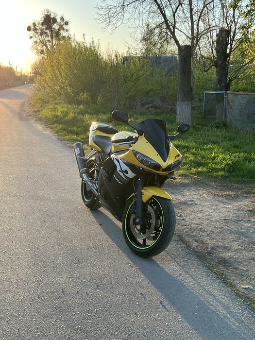 Yamaha R6 2003.