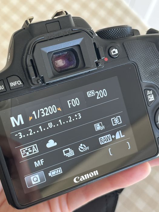 Canon EOS 100D + objetivas Ef 18-55mm e 50mm f1.8