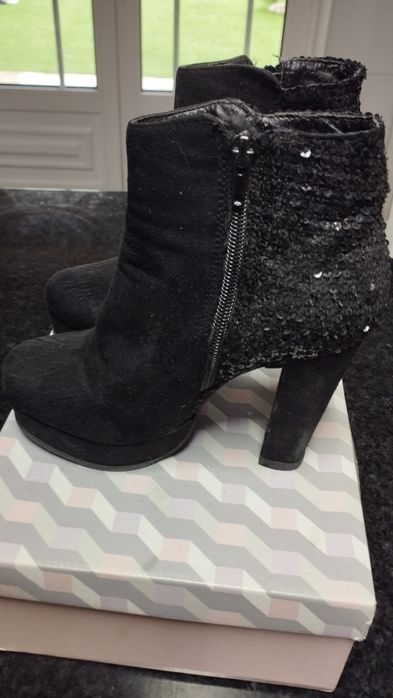 Botim tam 35, com tacão e compensação