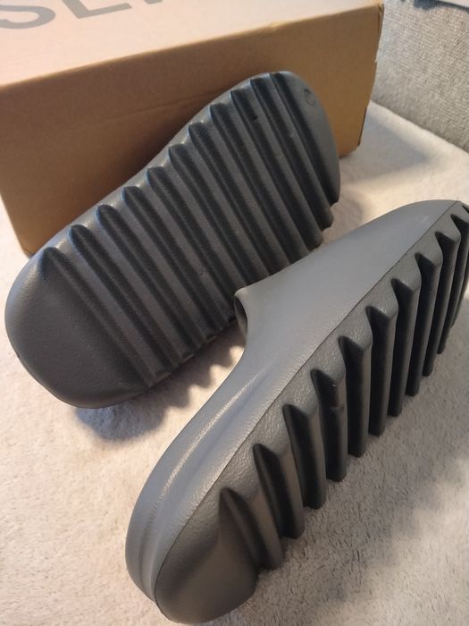 Klapki Yezzy SLIDE