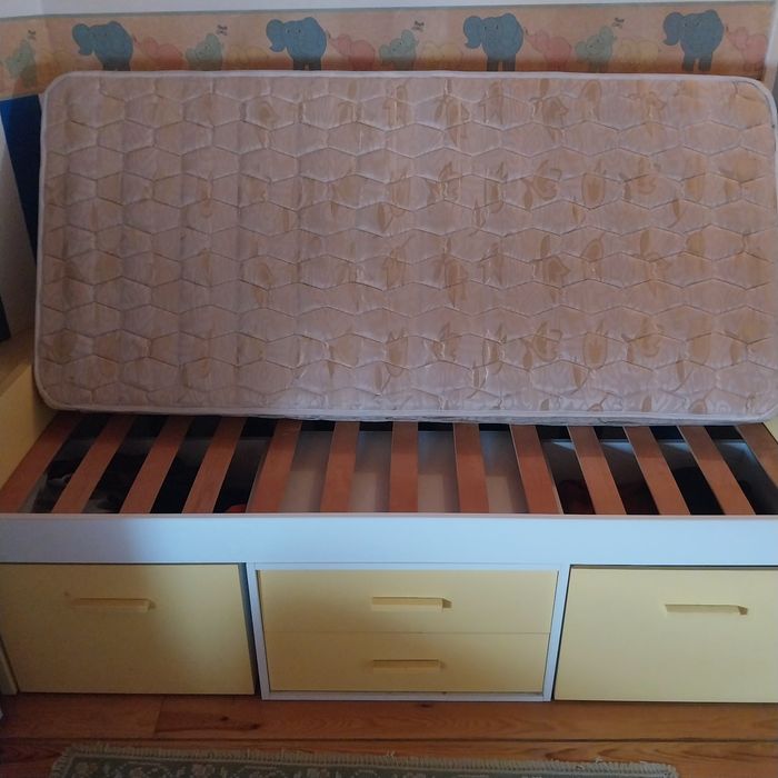 Cama de solteiro com colchão