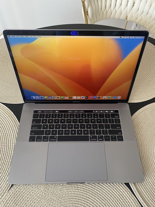 Macbook Pro 15” [2017] Intel i7/16GB RAM /512GB SSD