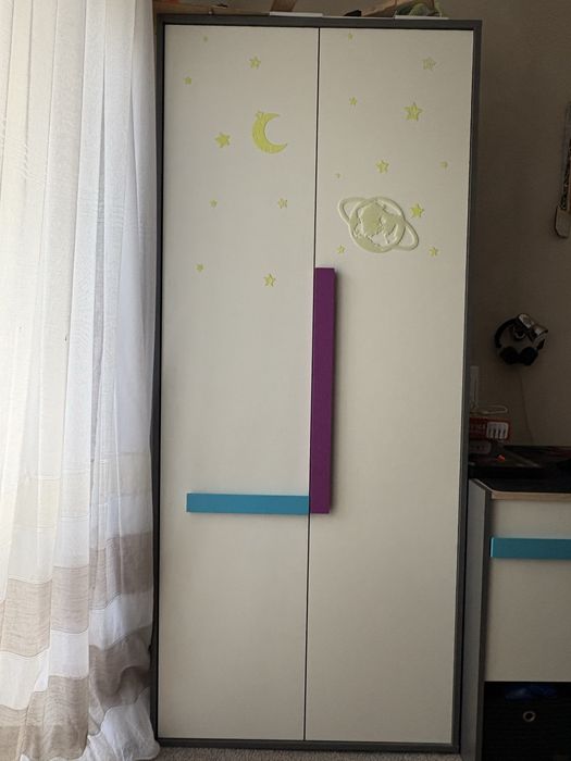 Двохдверна шафа в дитячу