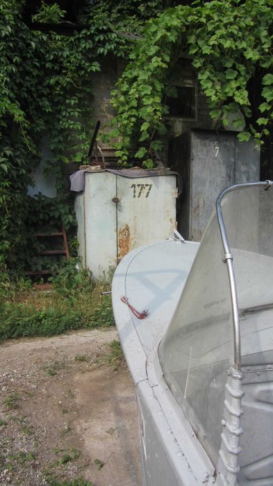 Продам МЕСТО с лодкой!