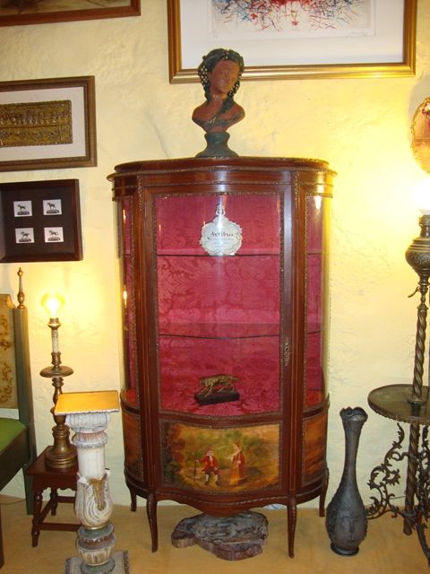 Móvel vitrine mogno