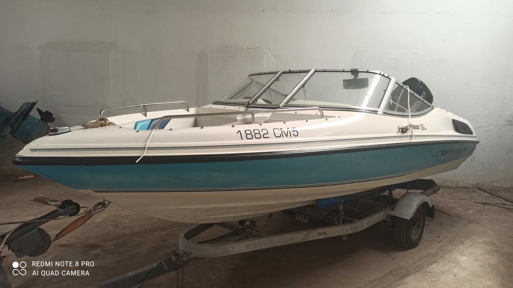 Vende-se barco marca Chaparral, modelo 1600 SL, em bom estado