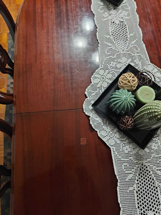 Mesa de jantar extensível em madeira estilo mogno + 6 cadeiras