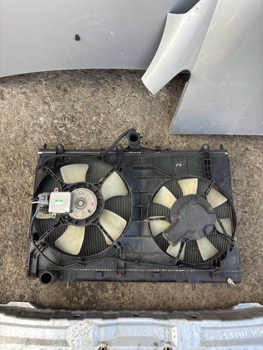 Касета радіаторів вентилятор Mitsubishi Grandis 2.4 бензин 2004 рік