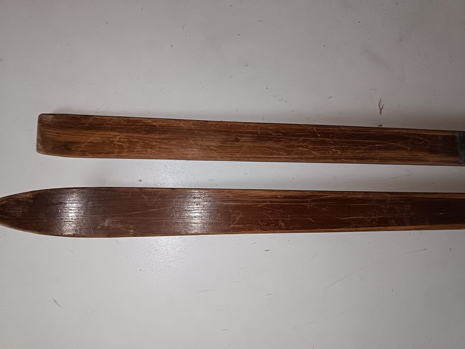 Stare narty  drewniane i kijki 200cm