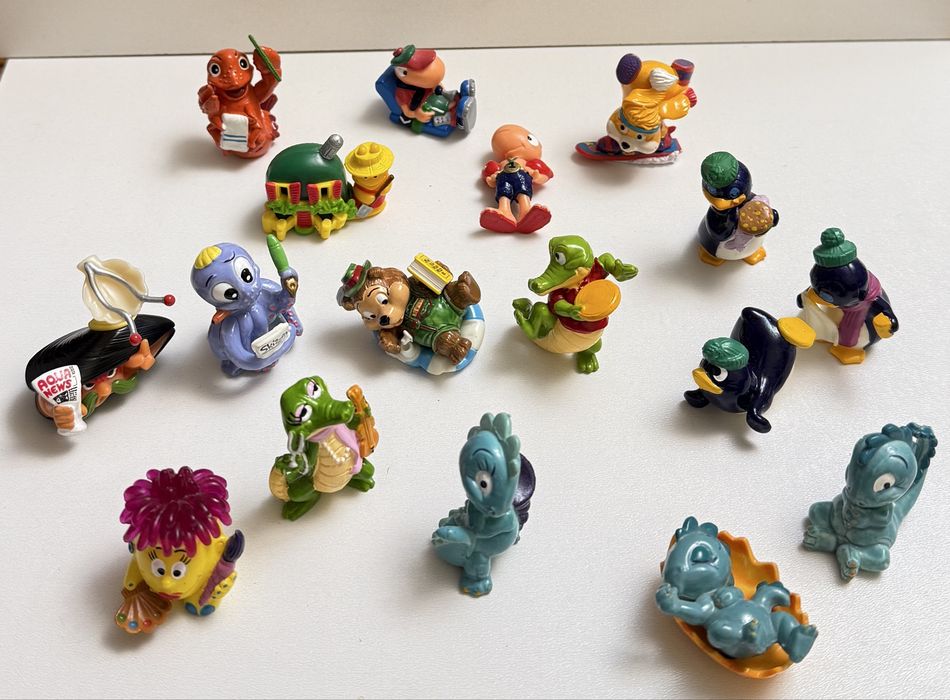 Stare figurki kolekcjonerskie z jajek kinder niespodzianka zestaw
