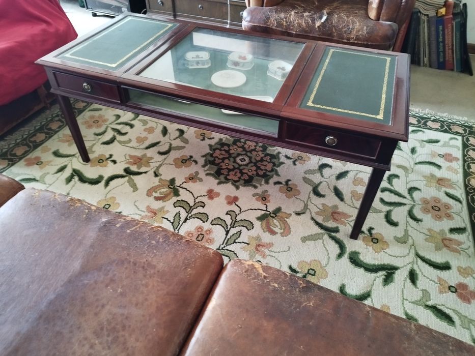 Mesa de centro em muito bom estado como novo