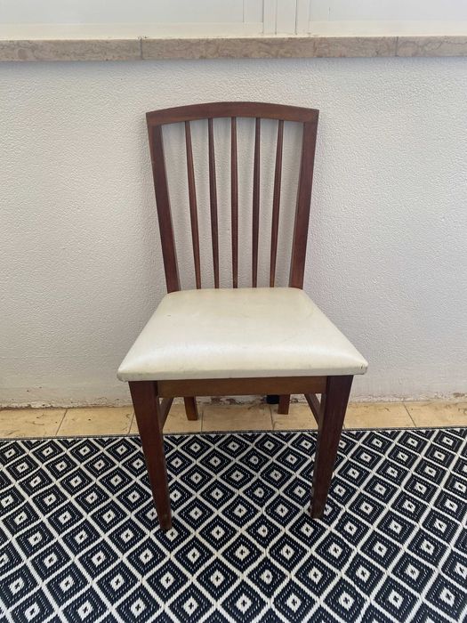 3 Cadeiras de madeira