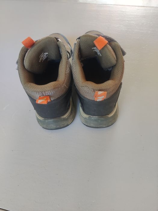 Продам дитячі демісезонні кросівки фірми Next