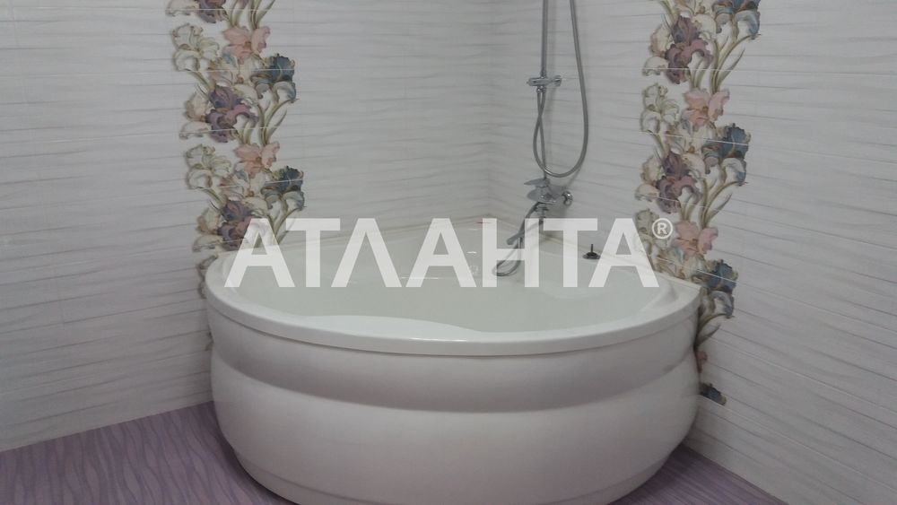 2 комнатная квартира в новом доме в центре/Привоз.