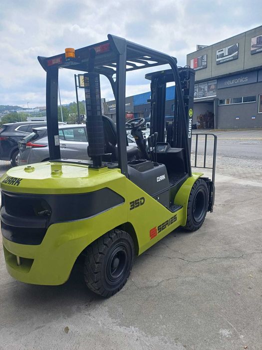 Empilhador CLARK S35D