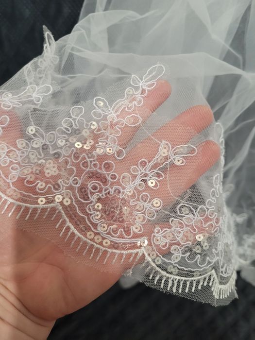 Welon dwuwarstwowy pięknie zdobiony + Gratis ozdoby do włosów