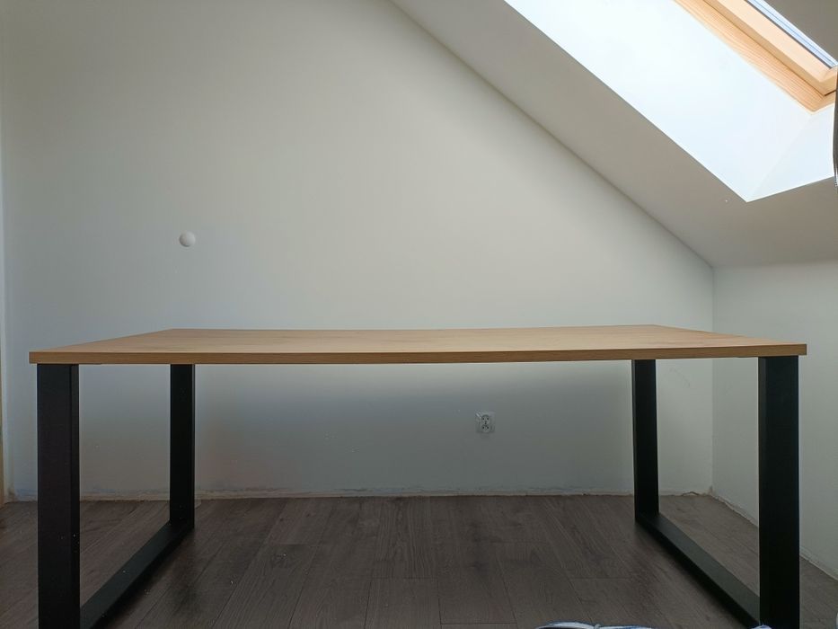 Stół loftowy 175 × 90 cm – drewniany dekor, czarne metalowe nogi