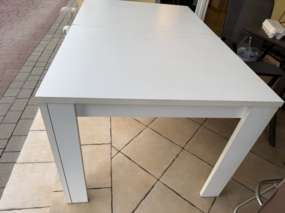 Stół kuchenny biały.