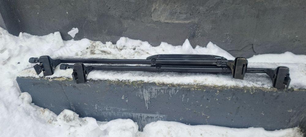 Thule Toyota Land Cruiser багажник  з лижними кріпленнями