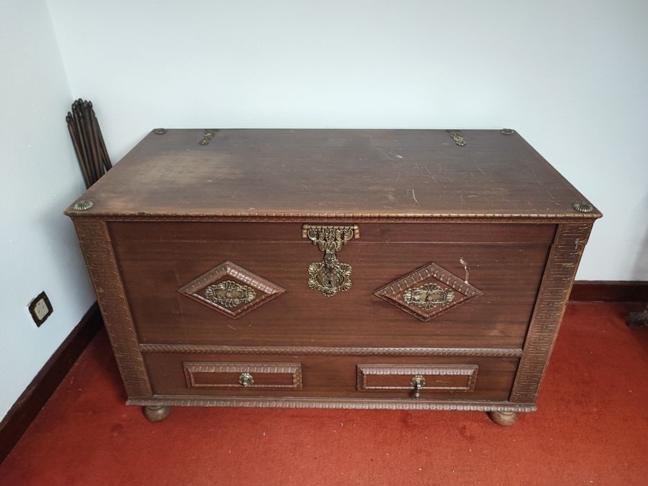 Arca/baú em madeira