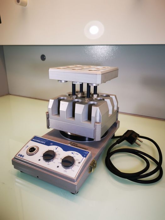 Laboratoryjne mieszadło magnetyczne na probówki