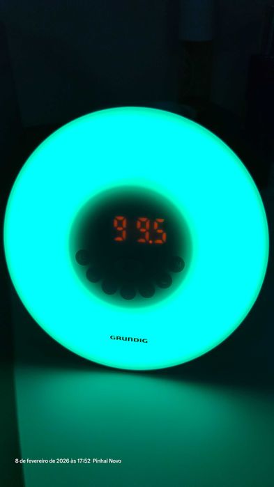 Radio despertador Grundig Led