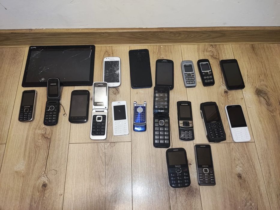 Stare Telefony komórkowe 18szt + tablet okazja
