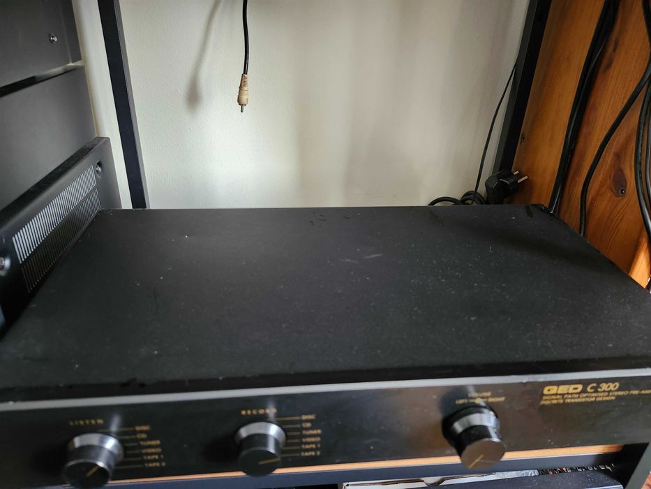QED P300 Amplificador de Potência+QED C300 Pré-amplificador