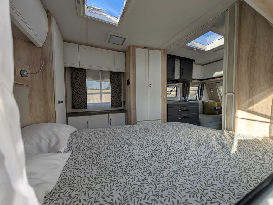 Caravana Hobby De Luxe 495 WFB 2025 (Excelente estado/Como nova)