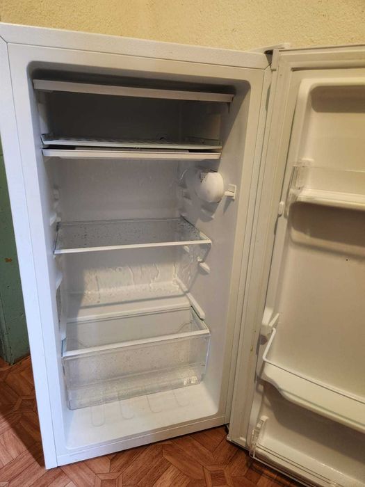 Frigorífico 84L COM CONGELADOR