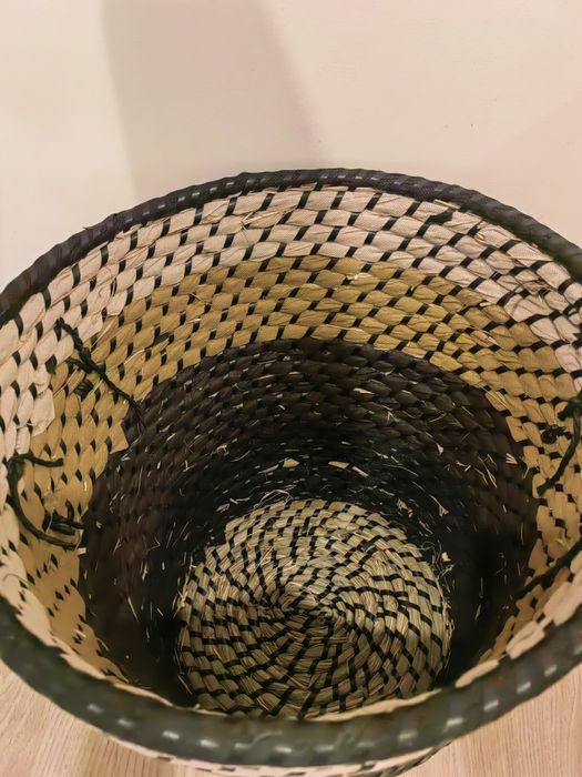 Cesto de ráfia multicolor