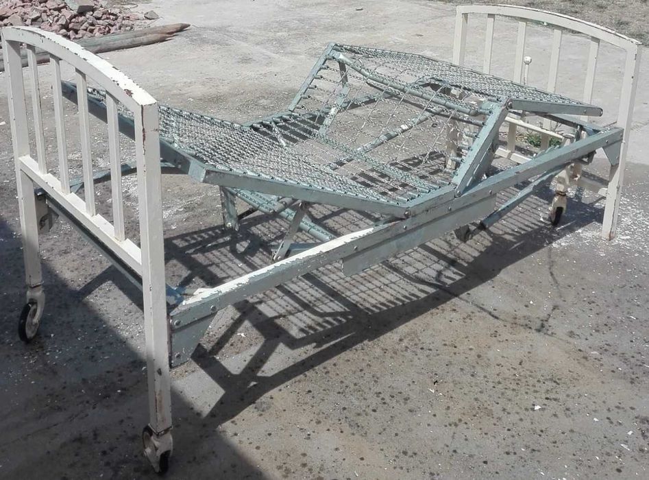 Cama articulada em ferro64585235474305122