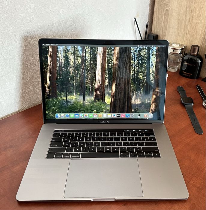 MacBook Pro 2018 року, 15 дюймів 16/256 gb (a1990) — гарний стан
